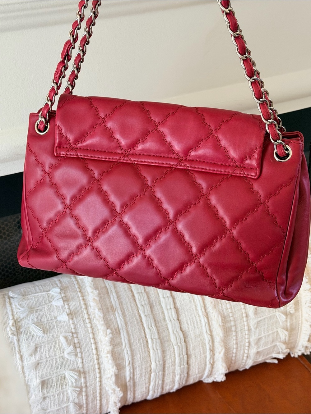 CHANEL Quilted Lambskin Shoulder Bag in Berry Pink with Chain Strap - Picture 3 of 15